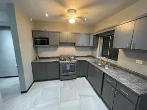 Modern and spacious house with a tub, we bill - Image 4