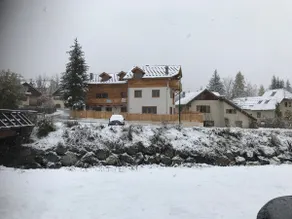 Appartamento molto bello, sulle piste, con piscina e sauna - Image 2