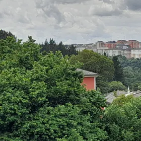 2 km from downtown, with a shared garden - Image 3
