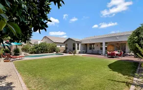 Amazing backyard, private pool, pool table, 5 beds - Image 2