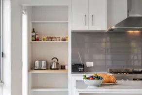 Light bright and modern 4BR family getaway - Image 3