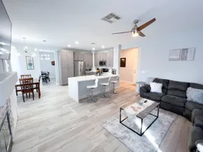 Sleeps 14+|5-Bed Group Retreat|2 Kings3Queens+Bunk - Image 3