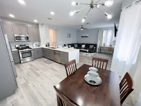 Sleeps 14+|5-Bed Group Retreat|2 Kings3Queens+Bunk - Image 2