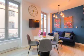 Flamingo Vibes – Your 2-bedroom apartment in Lyon - Image 2