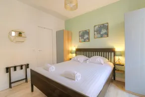 Flamingo Vibes – Your 2-bedroom apartment in Lyon - Image 3