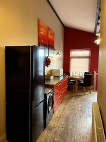 lovely open plan apartment with free parking - Image 4