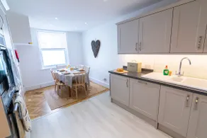 Central Lytham, Sleeps 6, LogBurner, Parking, Wifi - Image 4