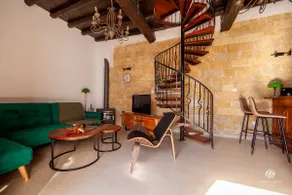 Twenty-two Vouni 22 - Image 4