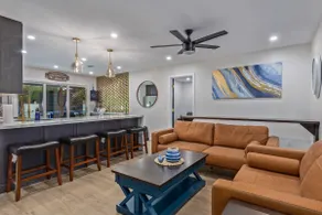 Modern dwn twn 3BR/3BR W/ pool & spa - Image 4