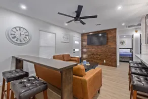 Modern dwn twn 3BR/3BR W/ pool & spa - Image 5