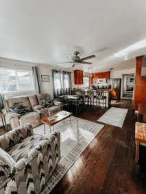 Alan House:4BDRM Home *IN TOWN* Fully Fenced Yard! - Image 4