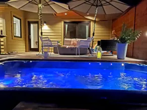 Luxury home, heated spa tub, walk to restaurants - Image 5