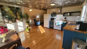 Artist's Garden Apartment - Image 3