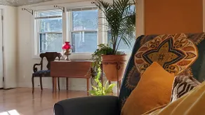 Artist's Garden Apartment - Image 5
