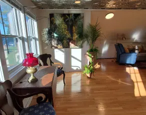 Artist's Garden Apartment - Image 2