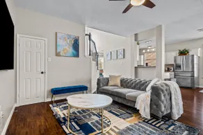 Executive Plano home central location w/ extras - Image 3
