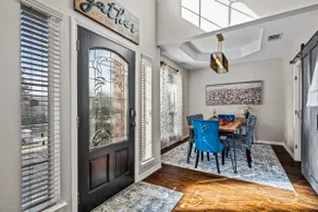 Executive Plano home central location w/ extras - Image 4