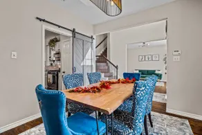 Executive Plano home central location w/ extras - Image 5