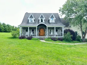 Modern 4 bedroom farmhouse on four scenic acres - Image 2