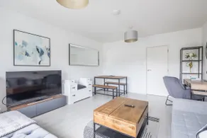 Lovely 2 bedroom apartment - ideal location - Image 3