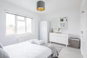 Lovely 2 bedroom apartment - ideal location - Image 5