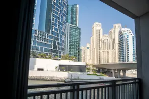 Stylish Marina View 1 Bedroom Apartment - Image 4