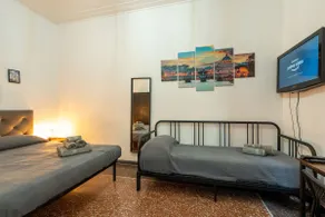Magnificent Guest House-Centrale With Wi-Fi A/C Metro - Image 5