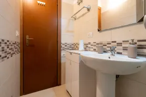 Magnificent Guest House-Centrale With Wi-Fi A/C Metro - Image 4