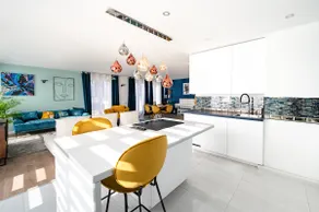 Beautiful duplex with lake view. - Image 5