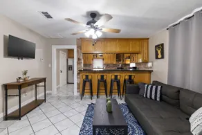 Travelers Suit: 2 Beds, Full Kitchen - Image 2