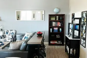 Nicely Decorated Home Next To State Farm Stadium - Image 5
