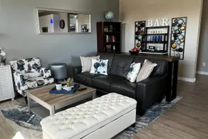 Nicely Decorated Home Next To State Farm Stadium - Image 3