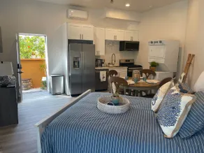 Modern Solana Beach Guest Suite - Image 2