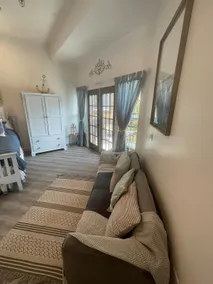 Modern Solana Beach Guest Suite - Image 3