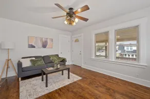 Cozy Midcentury 1 Bed Pet, 5 min OTR - Image 2