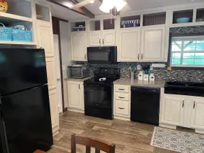 Peaceful 3-bed, 2 bath cozy home near the lake - Image 3