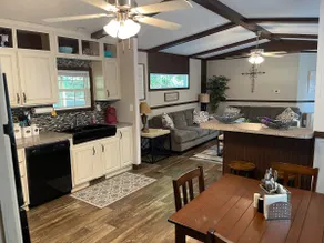 Peaceful 3-bed, 2 bath cozy home near the lake - Image 2
