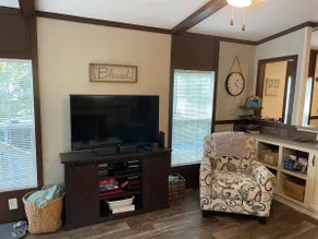 Peaceful 3-bed, 2 bath cozy home near the lake - Image 5