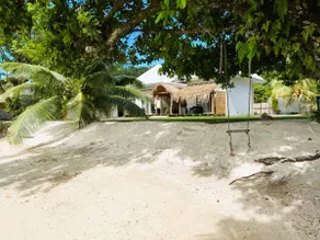 *Private beach, Tiarii air-conditioned bungalow - Image 2