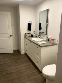 Adorable 1-Bedroom Suite. Lake Views, free parking - Image 5