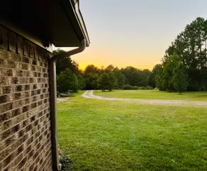 Quiet country living 3/2 in city limits! - Image 4