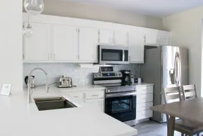 Serenity in Heart of DFW w/ PRIVATE parking & KING Bed ⭑ Min. from DFW Airport + - Image 2