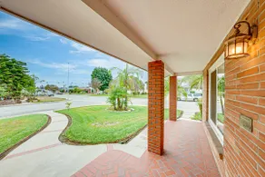 Warm & Cozy Entire 4B4B House in West Covina - Image 2