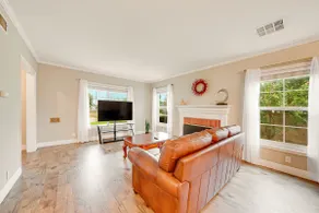 Warm & Cozy Entire 4B4B House in West Covina - Image 5