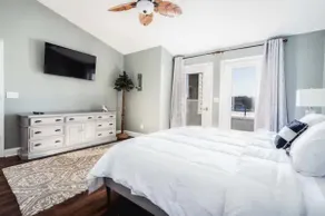 Lakefront Penthouse Fully Upgraded Panoramic Views Boat Slip Indoor Outdoor Pool - Image 5