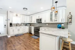 Lakefront Penthouse Fully Upgraded Panoramic Views Boat Slip Indoor Outdoor Pool - Image 2