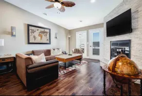 Lakefront Penthouse Fully Upgraded Panoramic Views Boat Slip Indoor Outdoor Pool - Image 4