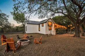 Spacious farmhouse with private hot tub - Image 4