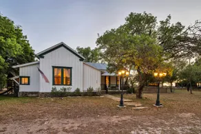 Spacious farmhouse with private hot tub - Image 5
