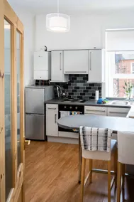 Charming 1-bed Southside Flat in Great Location - Image 4